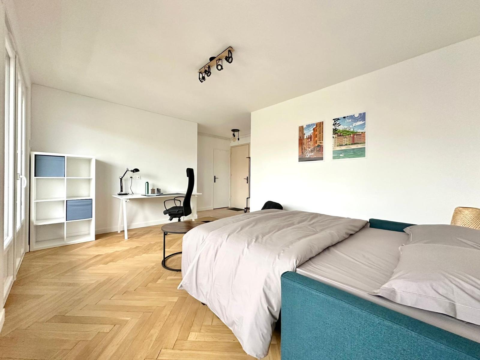 3-16191242230772596068